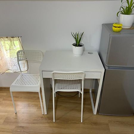 Green Apartment - Free Parking Katowice Bagian luar foto